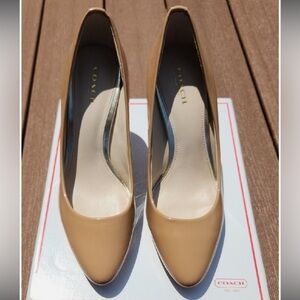 COACH Womens Beige Giovanna Patent Leather Heels Sz 7.5